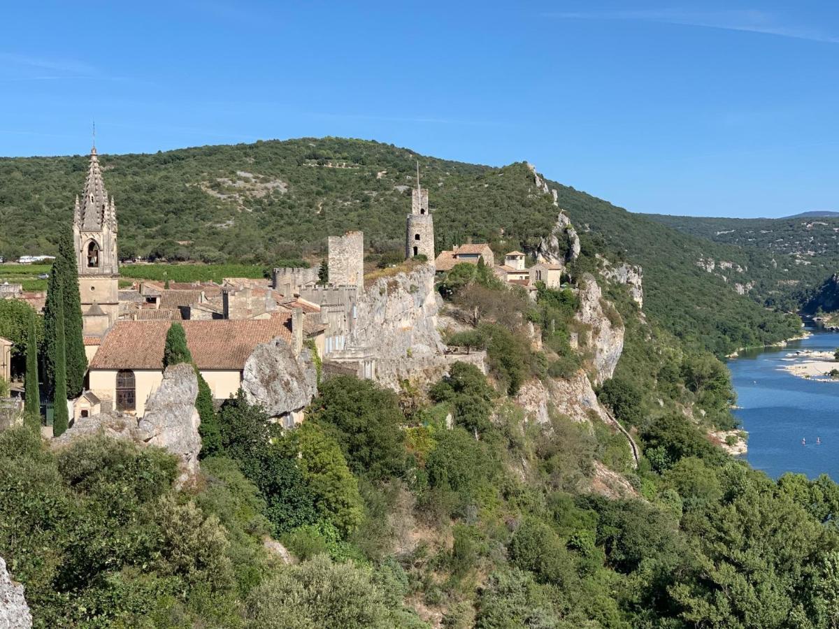 Le Castelas Aigueze Exterior foto